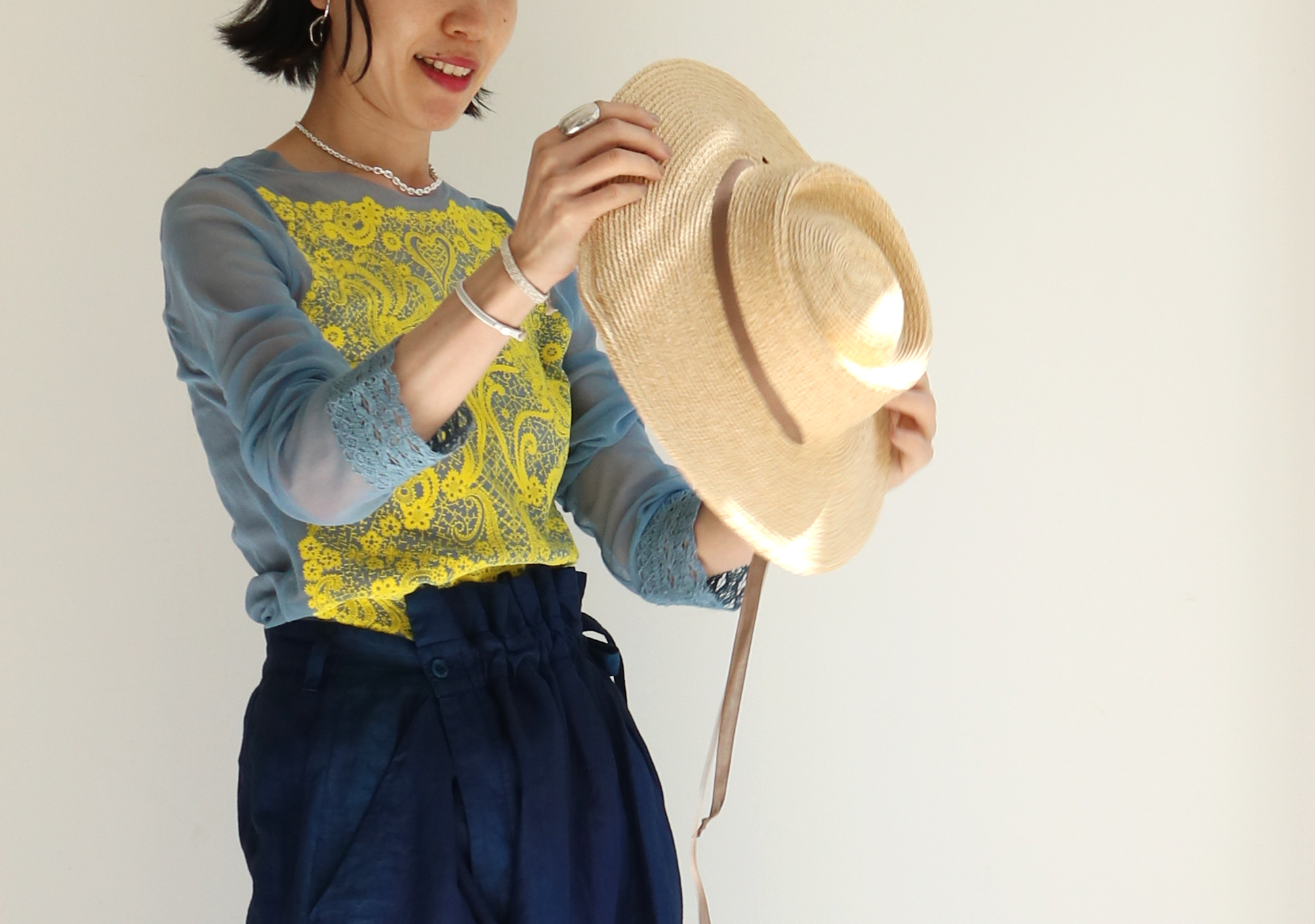 木陰で帽子│tocit（帽子） - MADRIGAL（マドリガル）