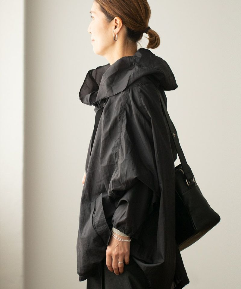 美品　Madrigal soutiencollar バルーンポンチョ バルーンポンチョ」「Balloon Poncho」soutiencollar（ステン