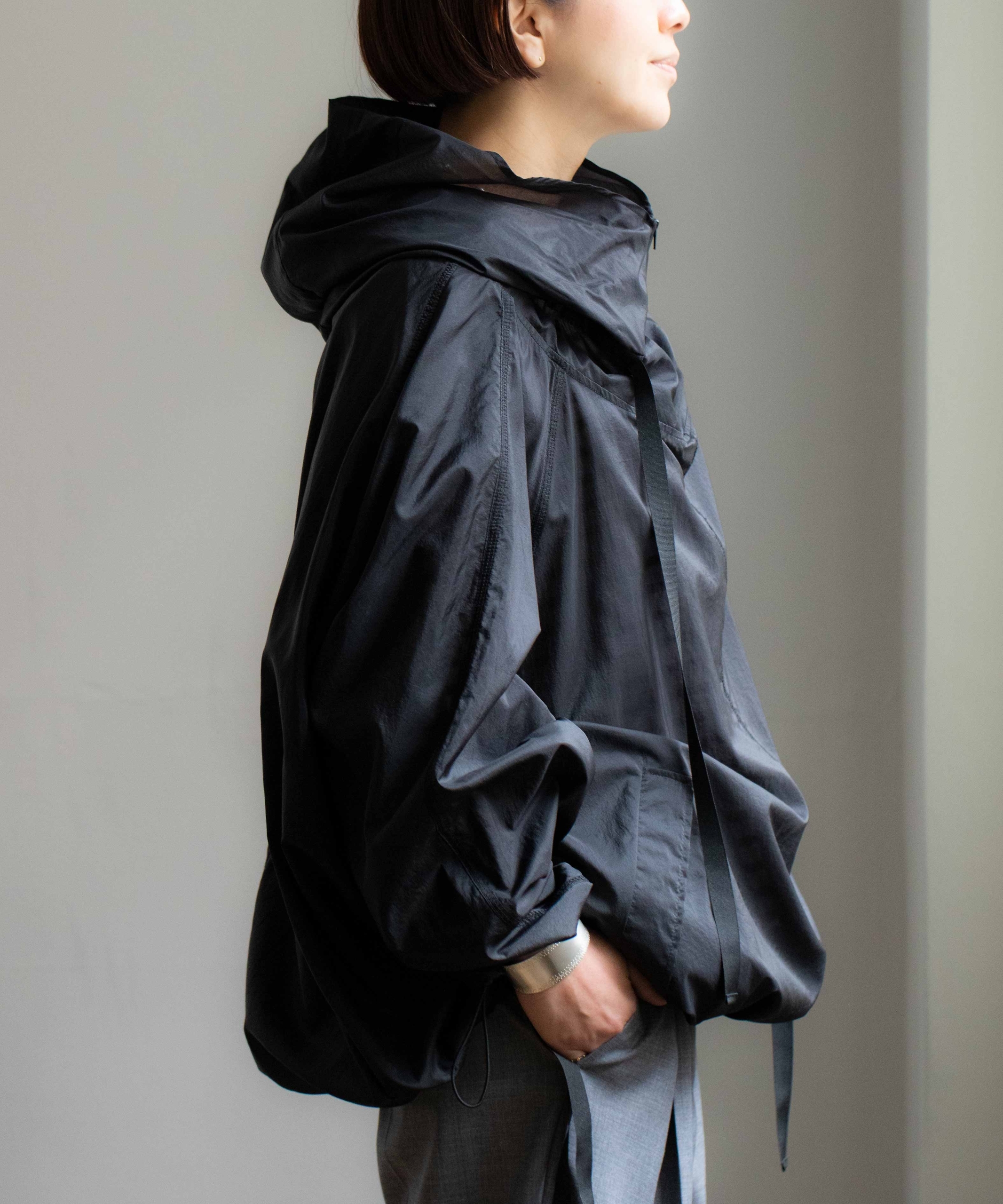 着ていないみたいな着心地│バルーンポンチョ - MADRIGAL（マドリガル）