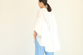 部屋の居心地と、シャツ｜「ウェイヴィシャツ ホワイト」