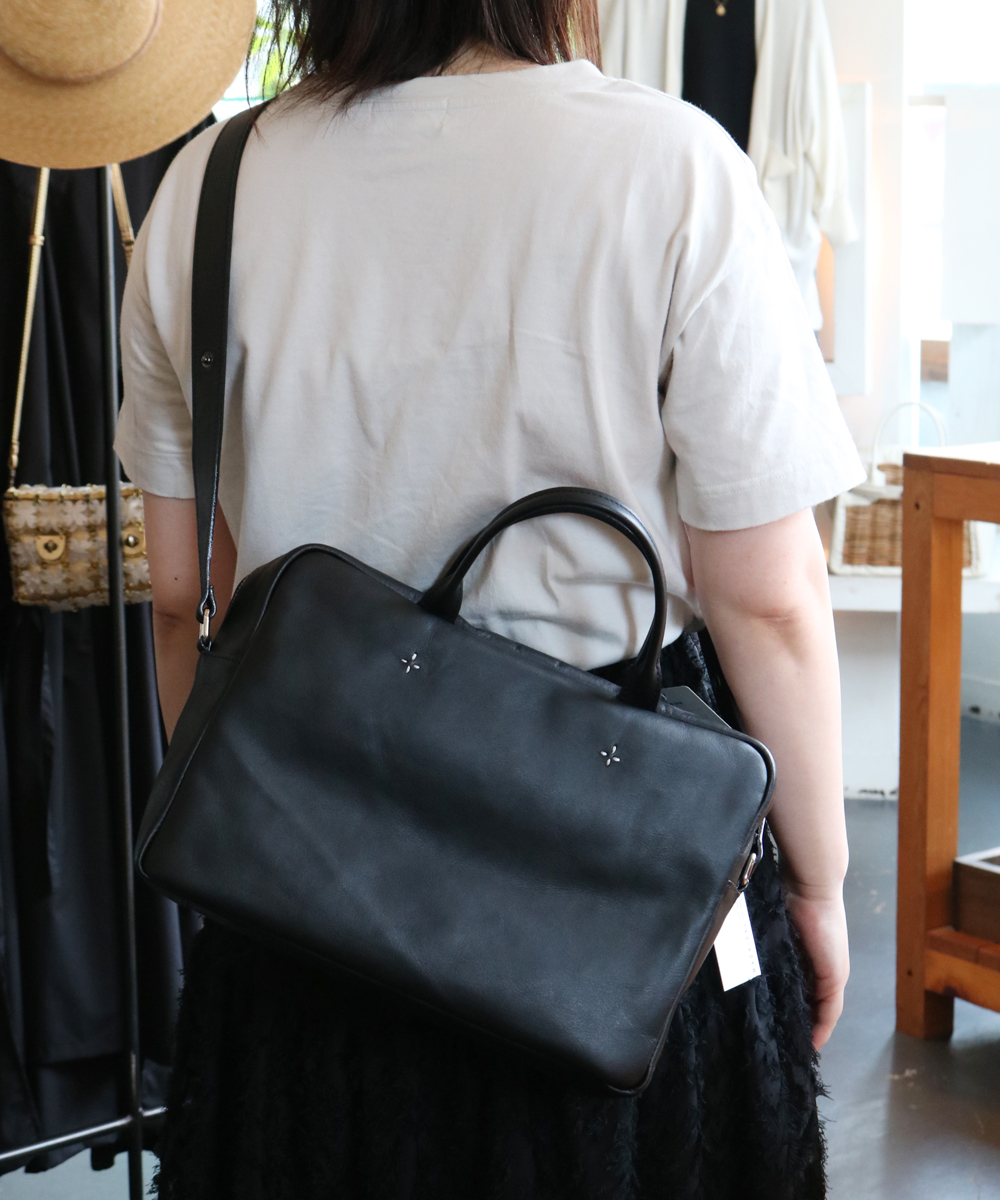 ベストは『背中』｜「おかかえバッグ」 - MADRIGAL（マドリガル）