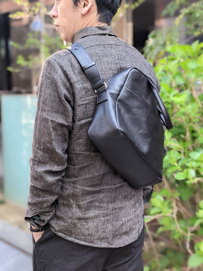 あえてなくした底鋲 │ 「おかかえバッグ L」 - MADRIGAL（マドリガル）