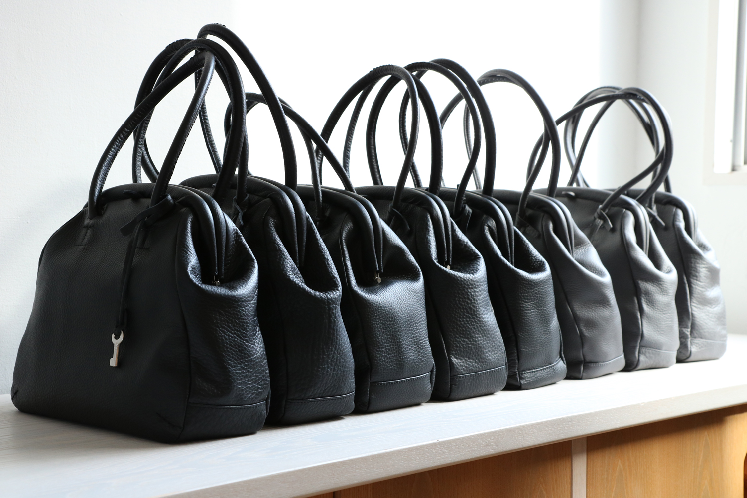 発送｜「しっくりバッグ ブラック」 - MADRIGAL（マドリガル）