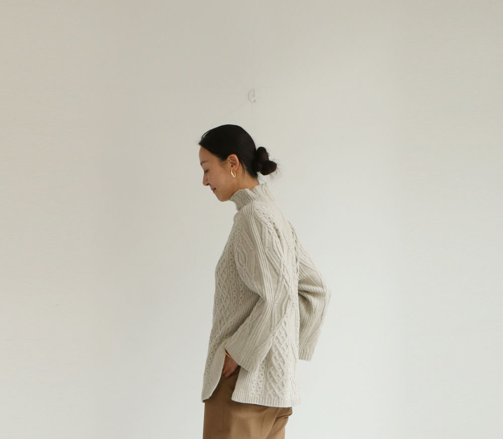 リラックスにも、おすましな時にも｜「カレイドニット トープグレー