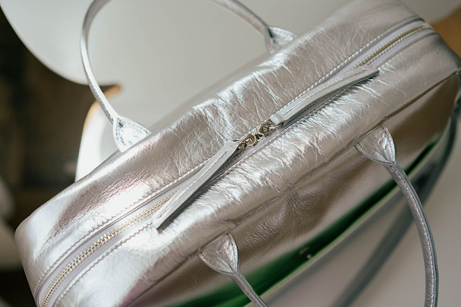 スペシャルな気分｜「おかかえバッグ　シルバー」