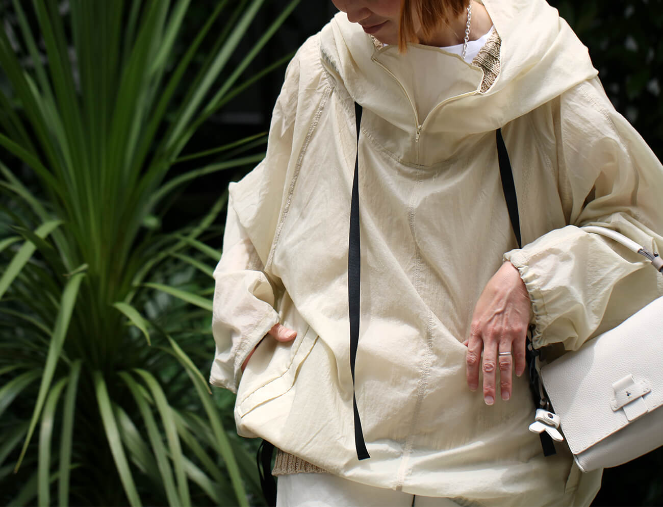 【新品未使用】バルーンポンチョ ベージュ マドリガル 気持ちを知ってくれている？ │「バルーンポンチョ」 - MADRIGAL