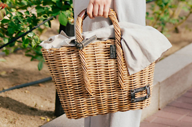 カゴを持ってピクニック | eb.a.gos