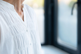 ”「午前10時半からのブラウス」