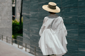 小さくジャンプする｜ハット Sheer（tocit）