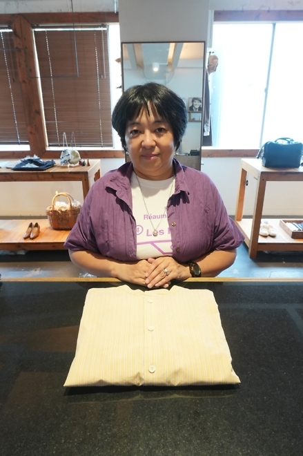 マドリガル堀江店にご来店下さったお客様のお買い物 黄色のストライプシャツ「コットンストライプ」