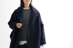 上質コート 定番コート ネイビー カジュアルコーディネート