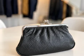 黒い革のがま口長財布「ハピネス」の正面