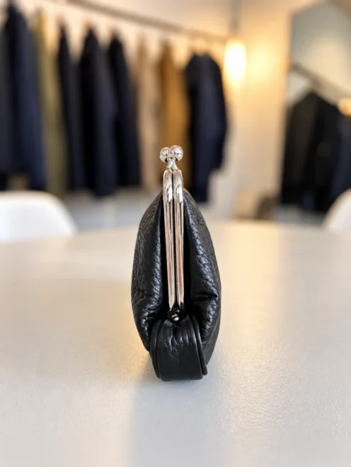 がま口長財布「ハピネス」を横から見た厚み